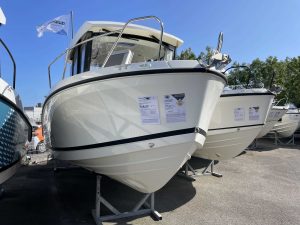 QUICKSILVER 705 PILOTHOUSE