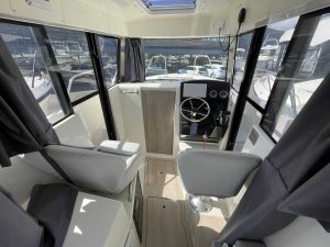 QUICKSILVER 705 PILOTHOUSE