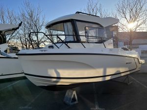 QUICKSILVER 625 PILOTHOUSE