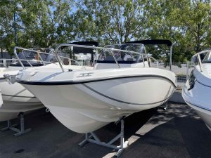 QUICKSILVER ACTIV 675 SUNDECK