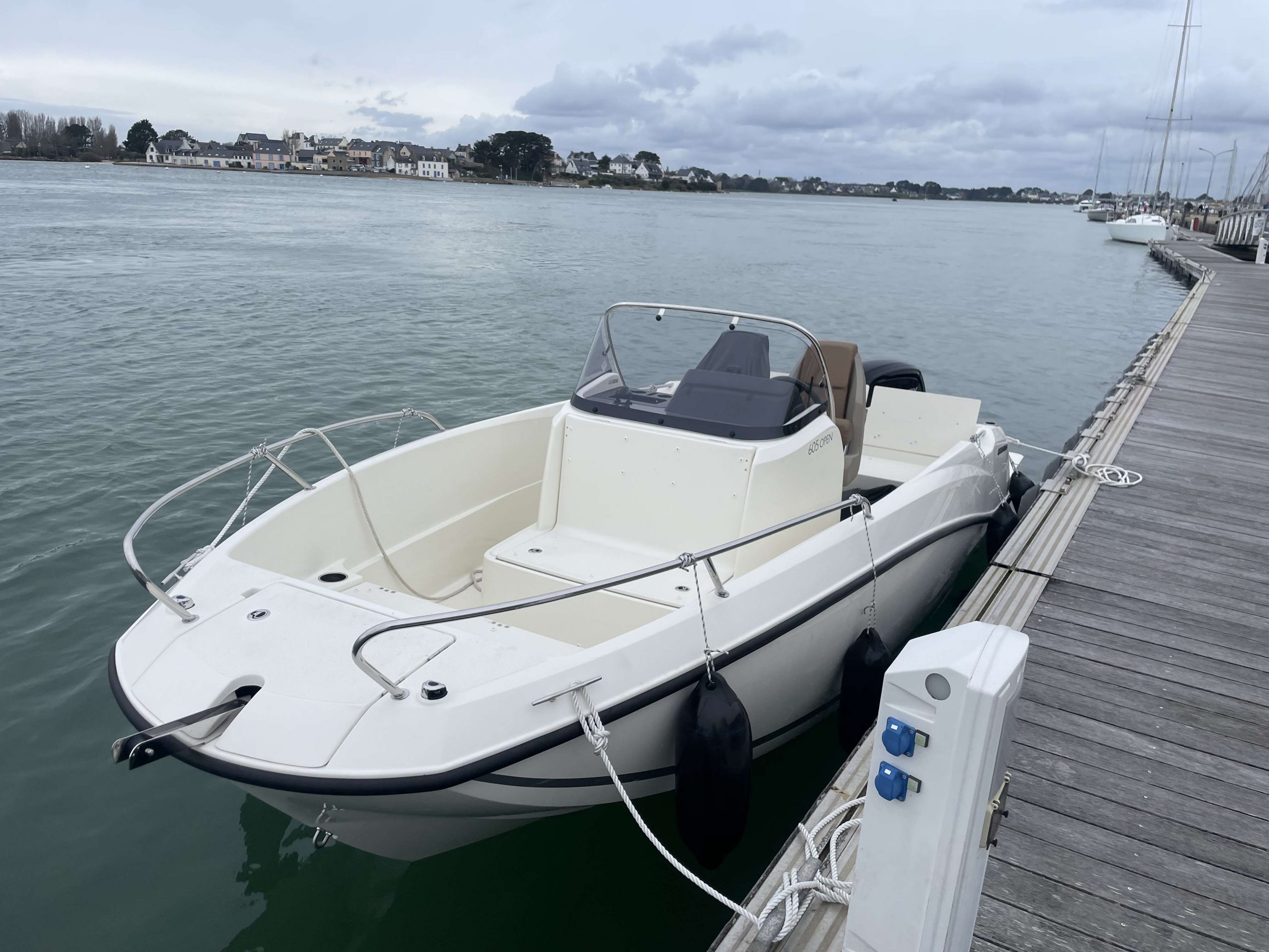 QUICKSILVER ACTIV 605 OPEN