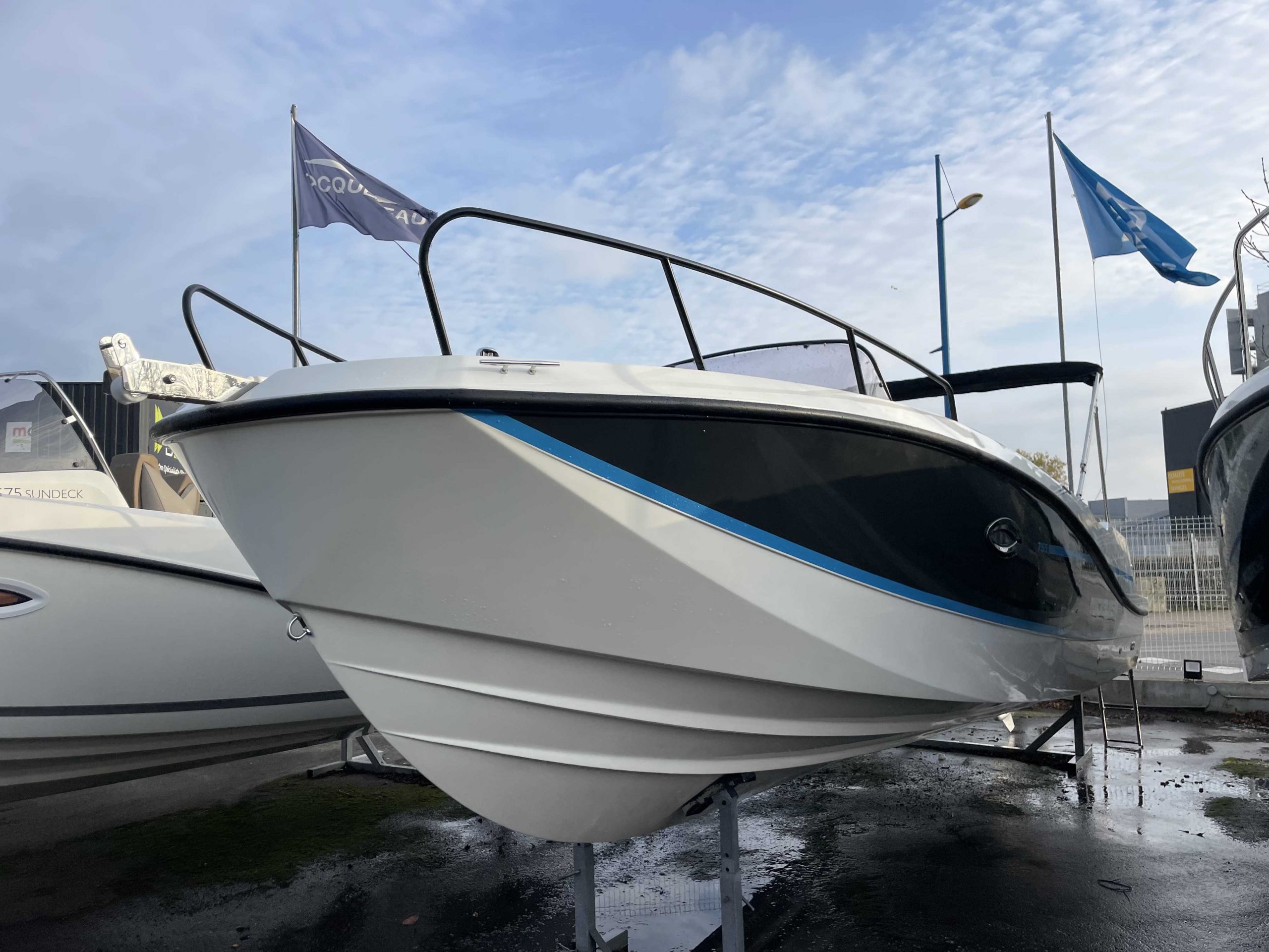 QUICKSILVER - ACTIV 755 SUNDECK