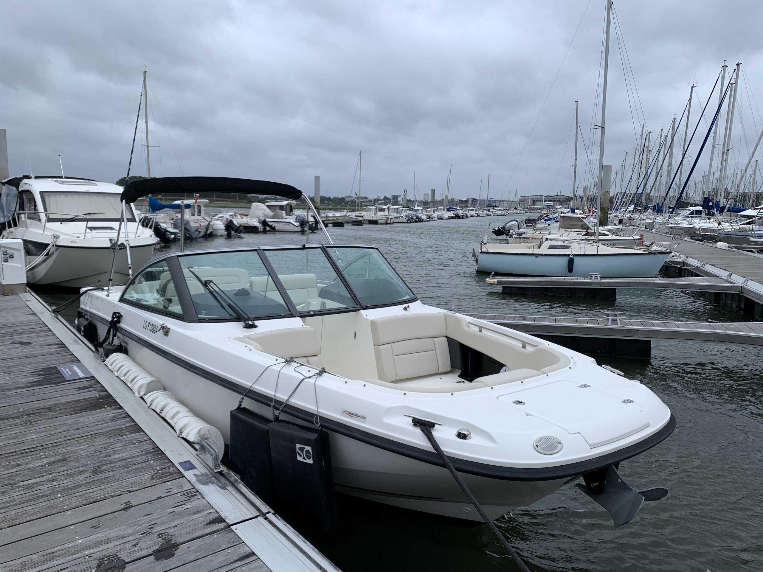 BOSTON WHALER - 230 VANTAGE