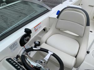 BOSTON WHALER 230 VANTAGE